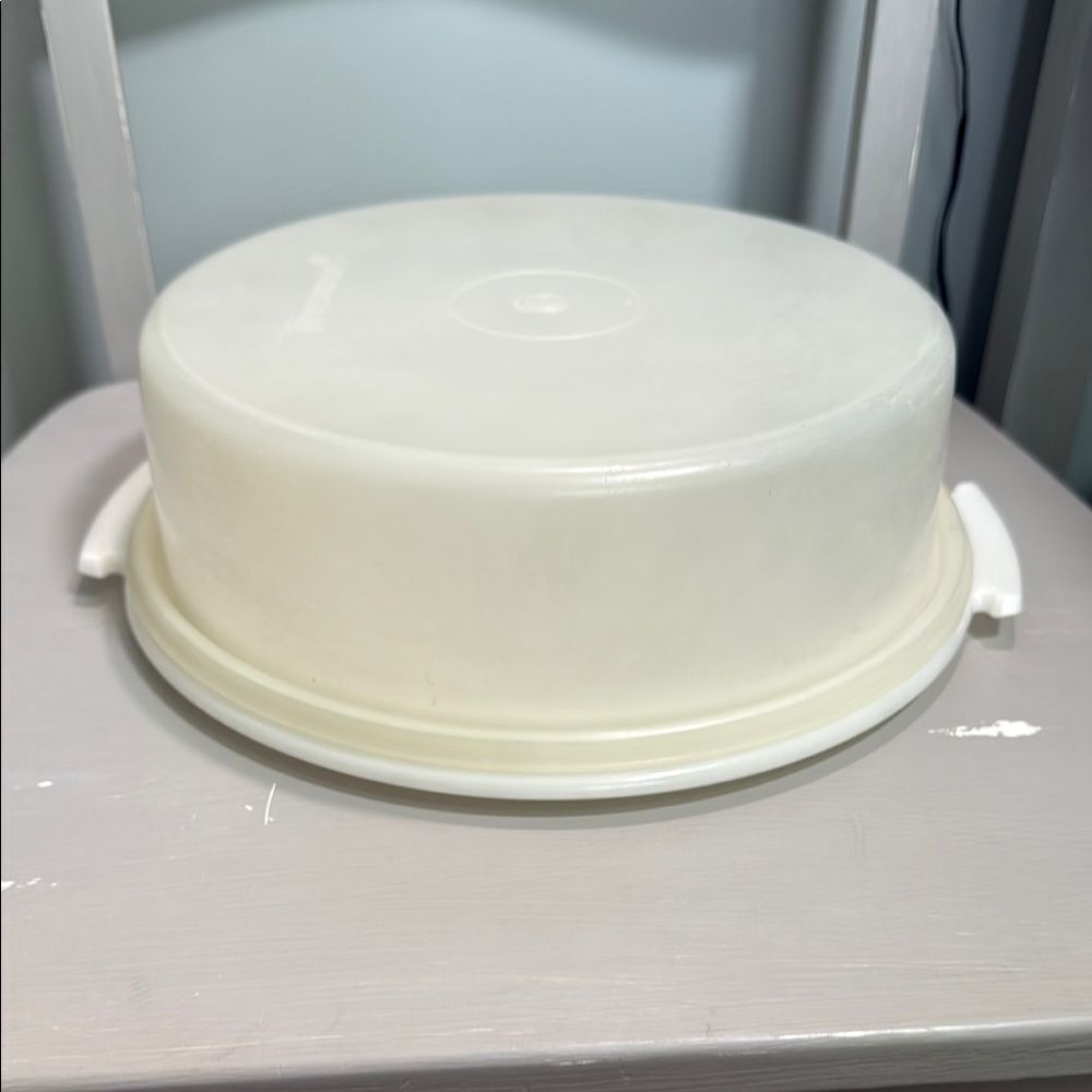 Vintage Tupperware Round White Cake or Pie Carrier